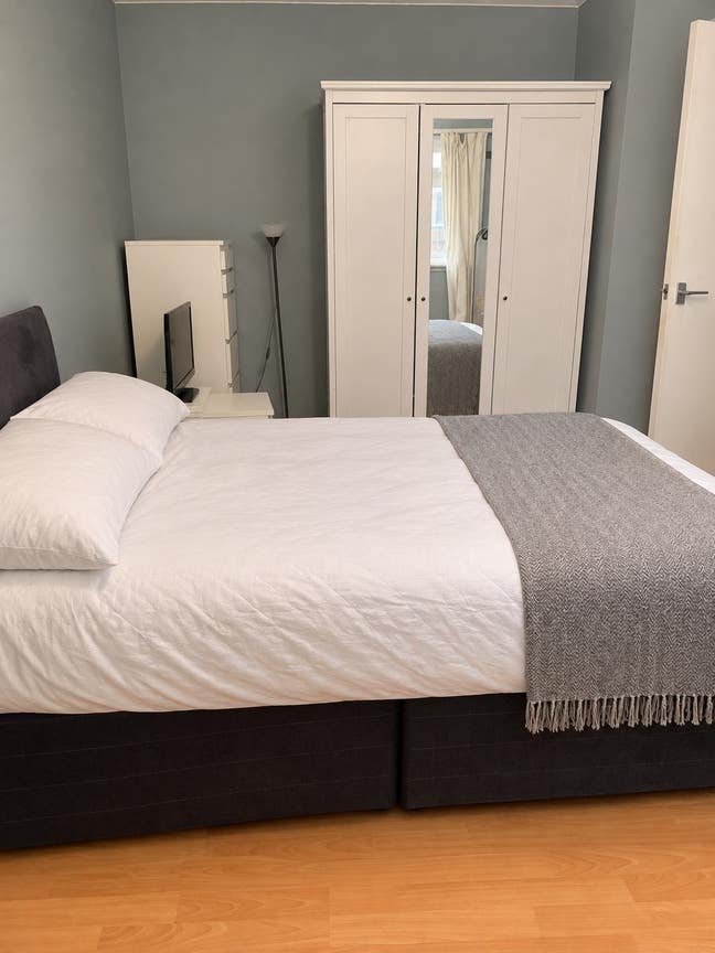 Large, Bright Double Room Near Clapham Junction Main Photo