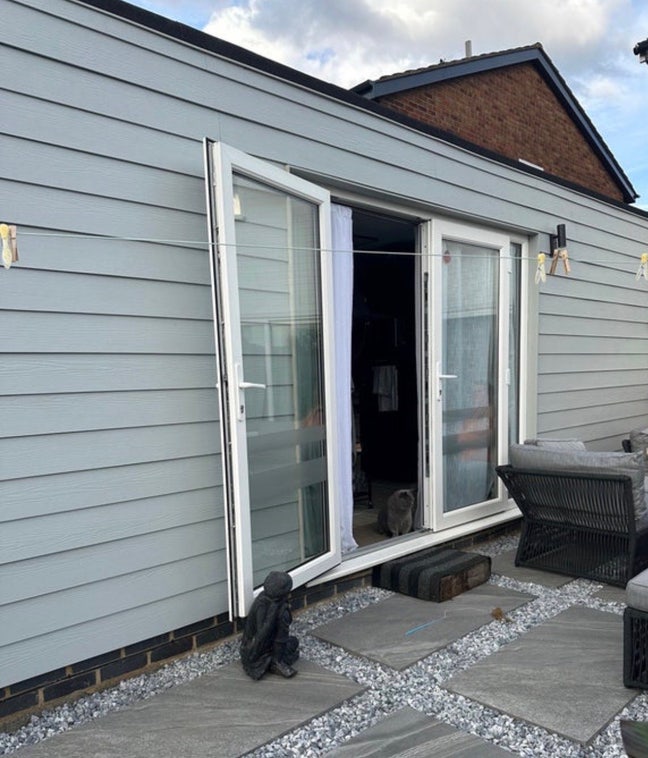 Stunning quiet studio in sought after village  Main Photo