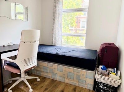Flatmate wanted - room available in Finsbury Park Main Photo