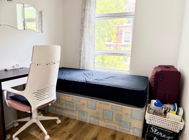 Flatmate wanted - room available in Finsbury Park Main Photo