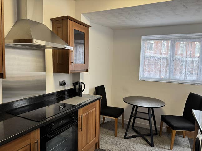 Double room &pound;565 bills included  Main Photo