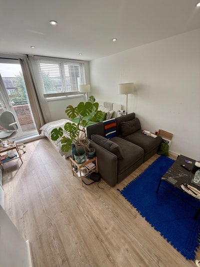 A Double Room with Balcony in Hackney Central  Main Photo
