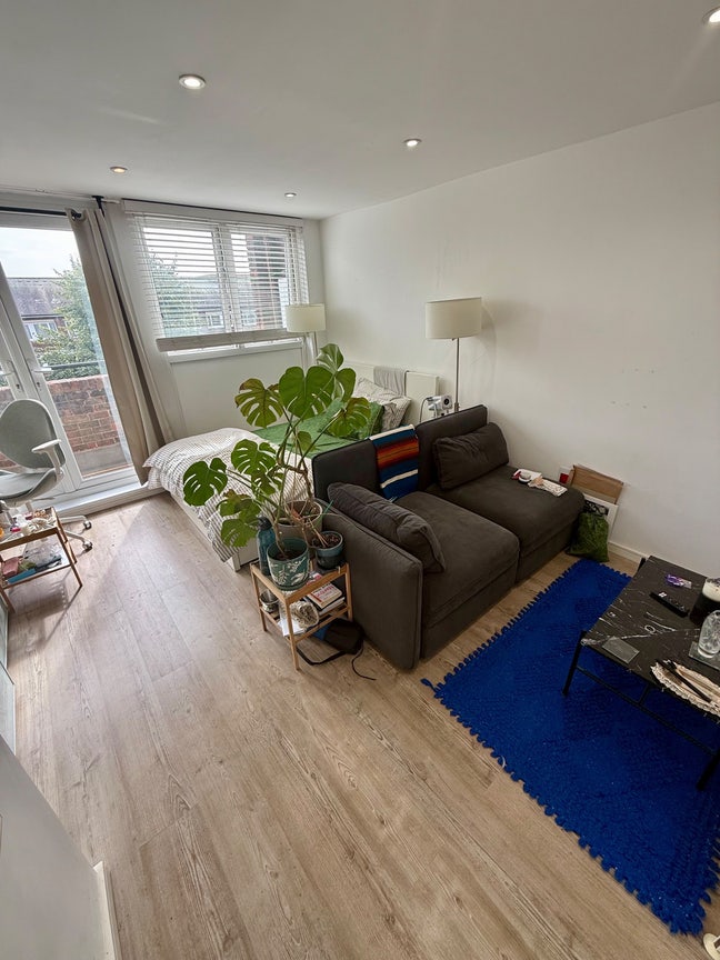 A Double Room with Balcony in Hackney Central  Main Photo