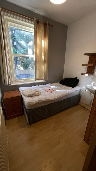 Lovely attic wood room, views, 2 available  Main Photo