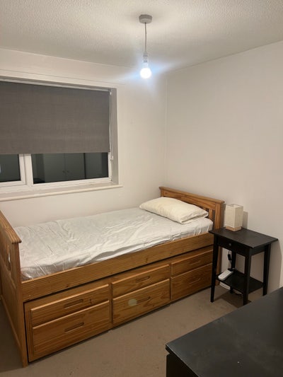 Mon - Fri Room to rent  Main Photo