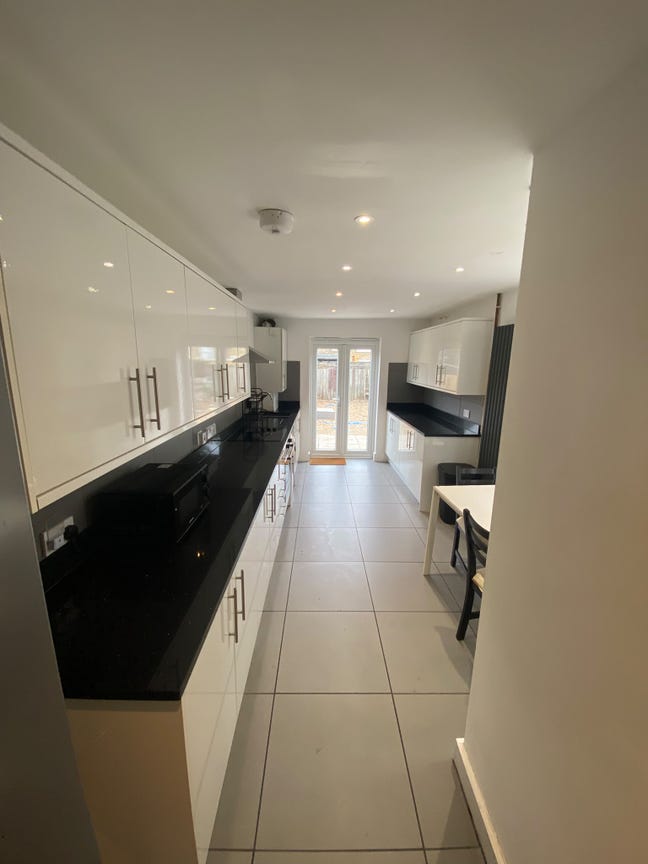 Spacious and Modern 4 Bedroom House Leyton   Main Photo