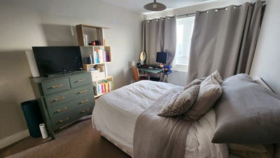 Double room available in Battersea Main Photo