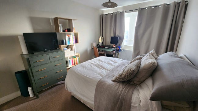 Double room available in Battersea Main Photo