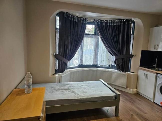  Luxury Studio Flat – IG3 9EQ Main Photo