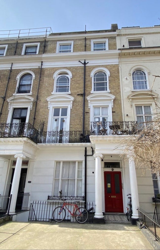 Bright studio flat close to Hyde Park Main Photo