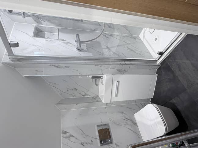 En-suite very bright and new  Main Photo