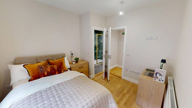 Brand New Luxury 6-Bed All En-Suite HMO Main Photo