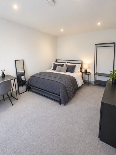 **Available Now **large double room  Main Photo