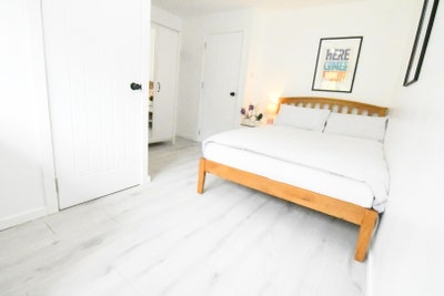 En-suite Double Bedroom in Mile End, QMU Main Photo