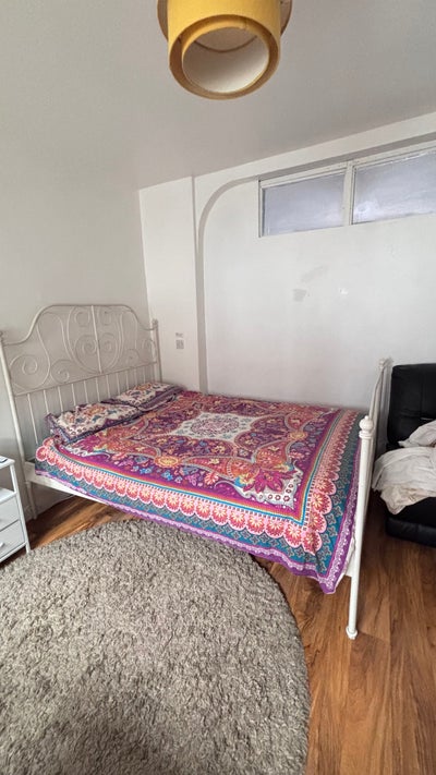 Large bedroom to rent in extension of house share Main Photo