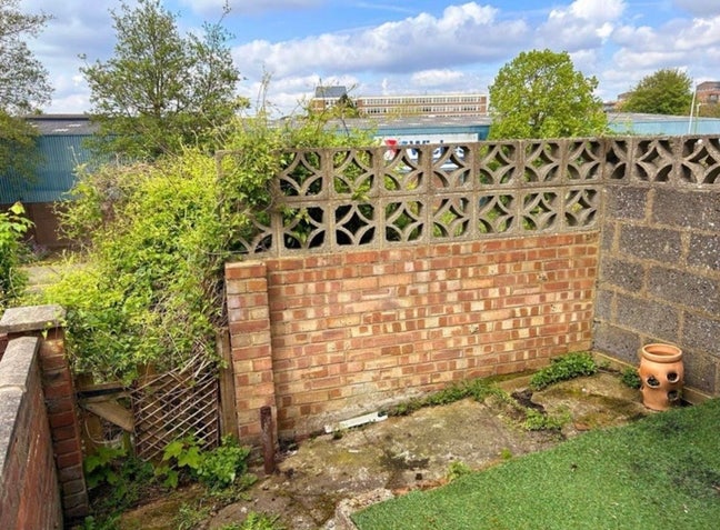 Double Room Available - Female Tenant Only - Da 1  Main Photo