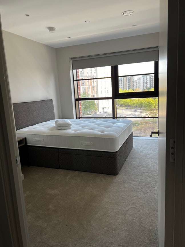 Double Bedroom with Private Bathroom in Stratford Main Photo