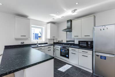 Bright 2 Bed 2 Bath Mins to Harrow Station Main Photo
