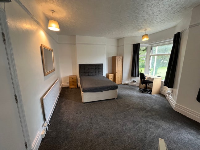 Town centre room Bridgend  Main Photo