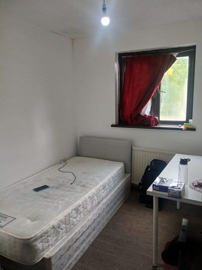 1 single room Main Photo