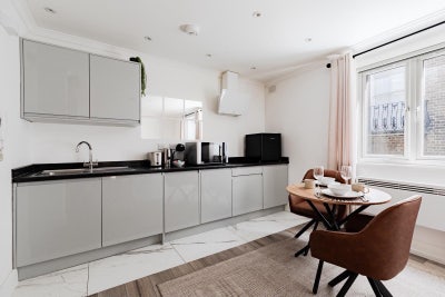 Luxury Studio in front of the station📍Notting Hill Main Photo