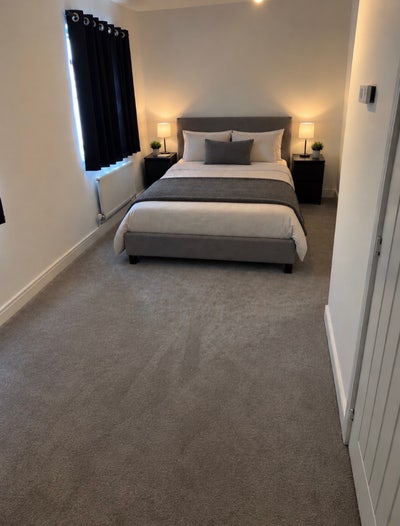 Modern Double en-suite room  Main Photo