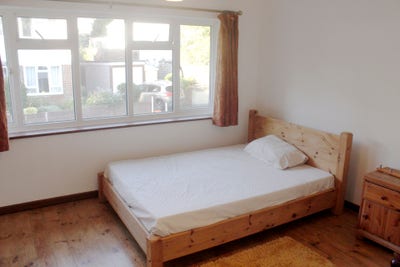 Large Double Room in Quiet 2-Bedroom Semi-Detached Main Photo