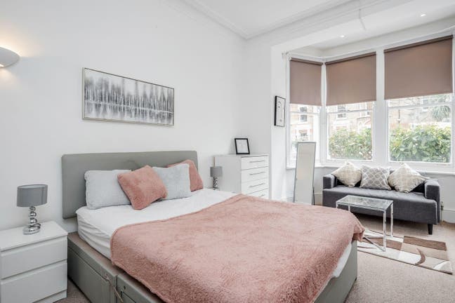 Chiswick Double Bedroom Main Photo