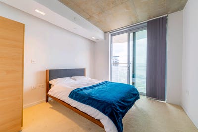 Stunning modern 2bd apartment Royal Victoria E16!  Main Photo
