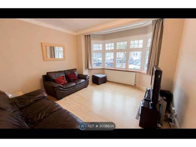3 Bedroom Family Home with Garden and Driveway Main Photo