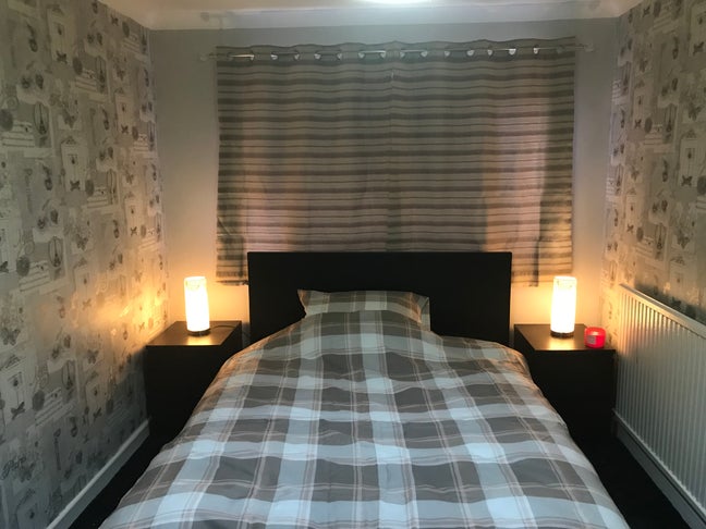 Double room in a decent house Main Photo