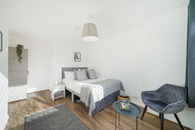 🔑 6 affordable bright rooms available W5 ✨ Main Photo