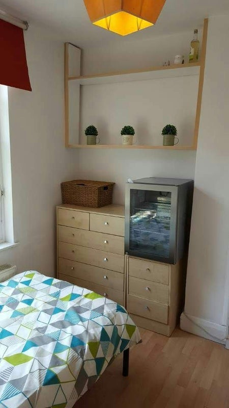 Sunny room near Vauxhall station for short-term  Main Photo