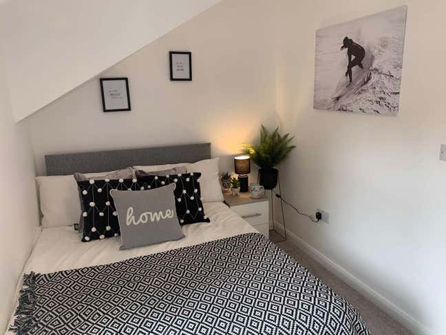 A Smarter Way to House Share!Next to Train Station Main Photo