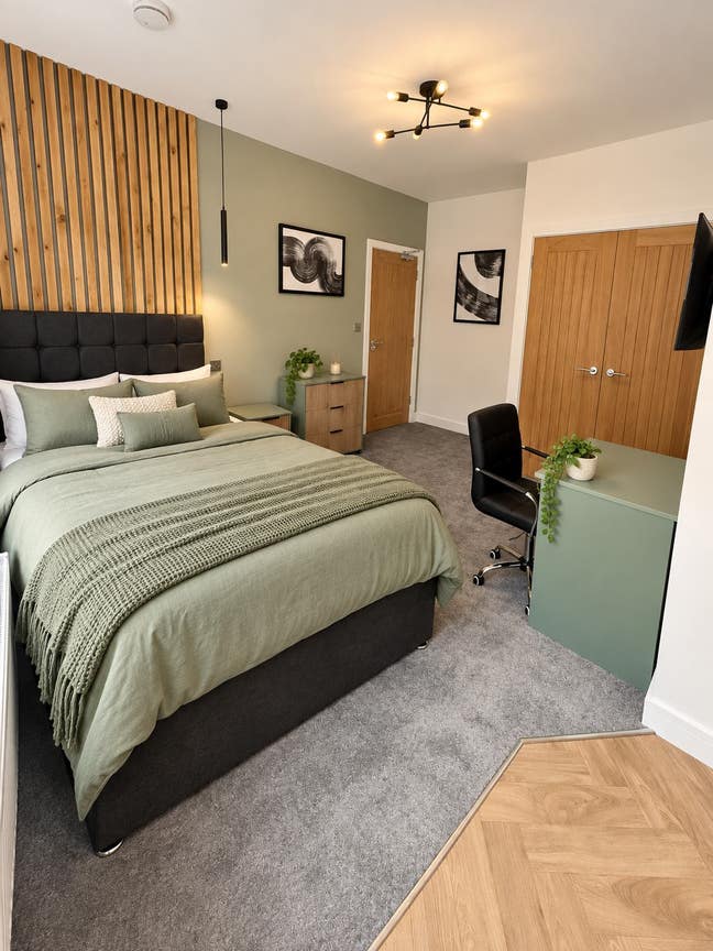 🔥Walking distance to the CITY - Multiple rooms Main Photo