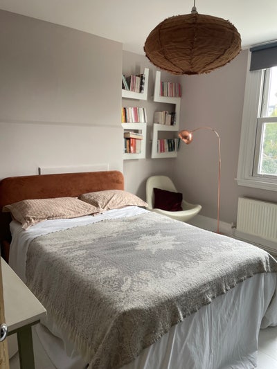Light filled double room in spacious flat .  Main Photo