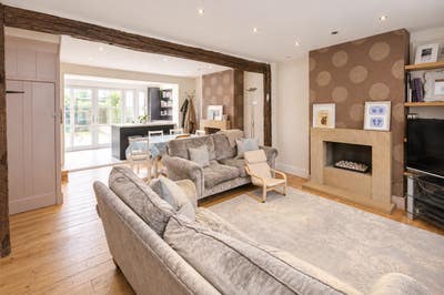 Warm 2 Bed in Whetstone Main Photo