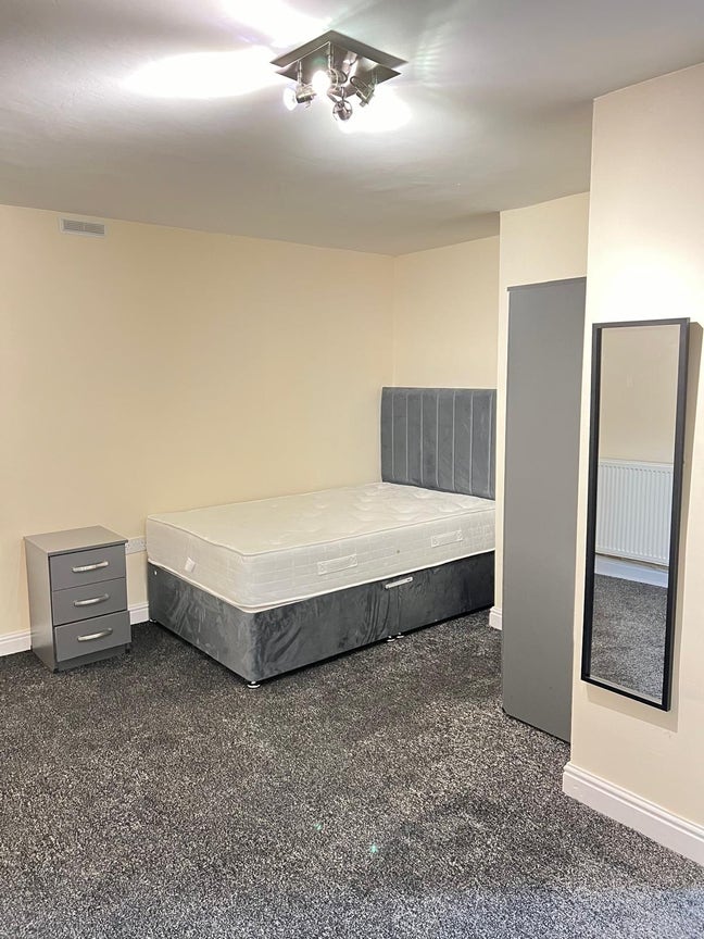 6 bedroom share house for rent. Main Photo