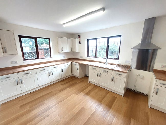 Spacious 4 bed property in Coalville for &pound;1100PCM Main Photo