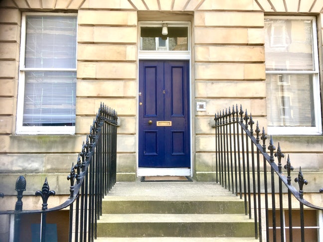 Large 5 Dpuble Bedroom Flat in Newington Main Photo