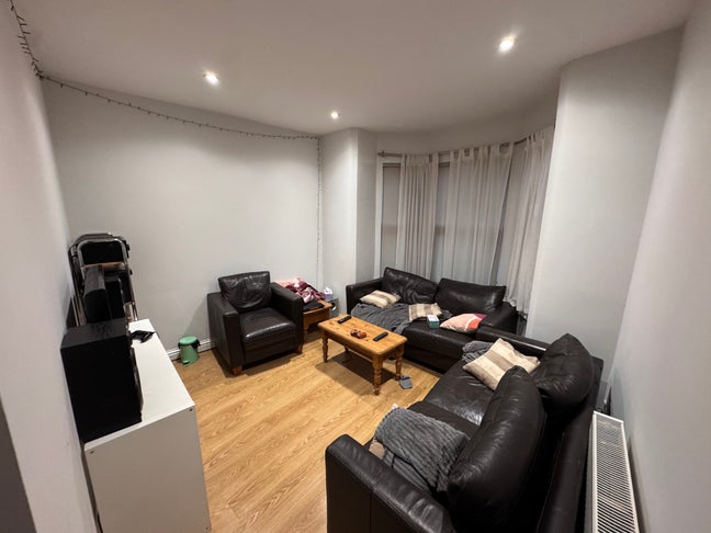 Double room house-share available ASAP Main Photo