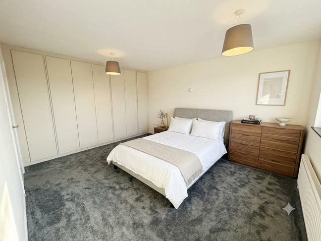 Modern Double Room in Central Milton Keynes | 2 Mi Main Photo