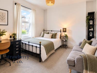 35DR | Warmley | Luxurious | Double | Parking Main Photo