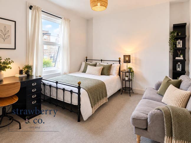 35DR | Warmley | Luxurious | Double | Parking Main Photo
