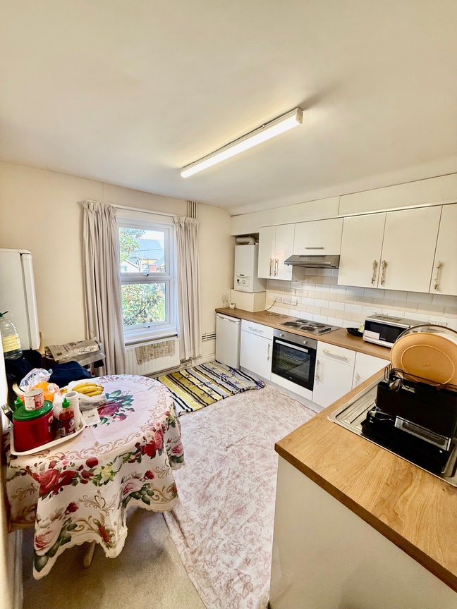 2bed Flat Furnished next to train station  Main Photo