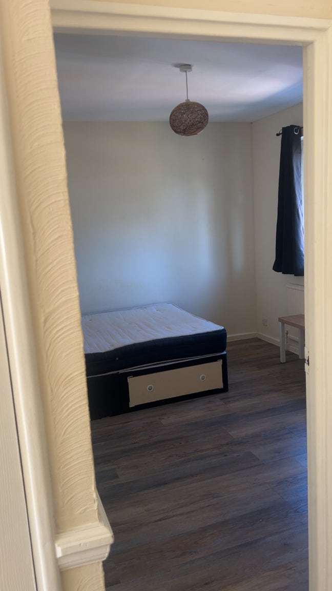 One spare room in abbeywood  Main Photo