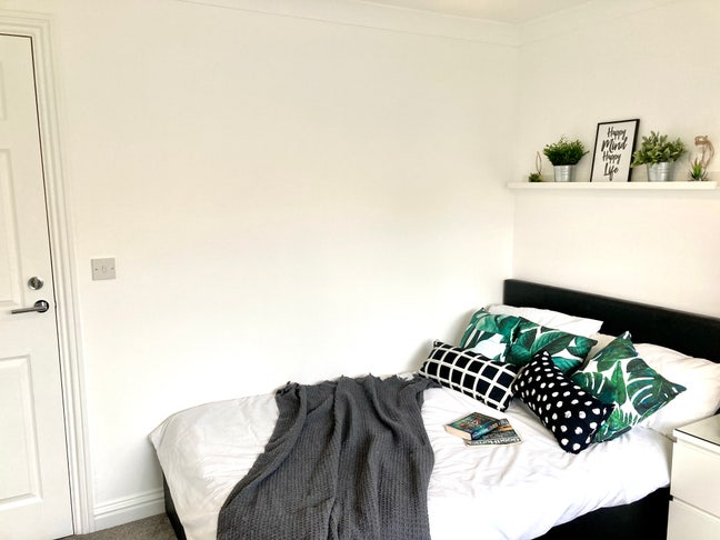 Hello 💚 We Think You Are Perfect for This Room 🙌 Main Photo