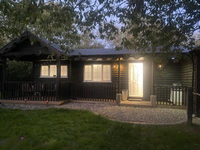 Double room with separate living room to rent Main Photo