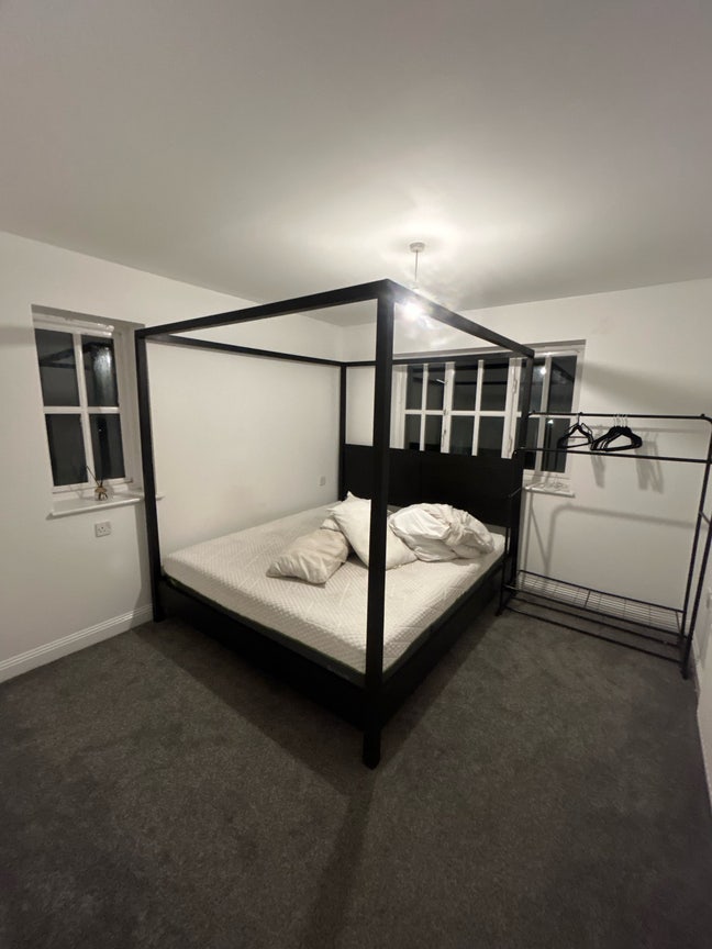 Large Double Room | Bills included Main Photo