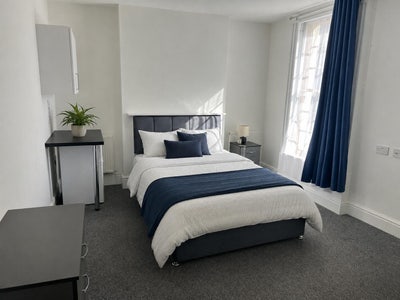 Modern En-Suite Double Room | Parking | WV1  Main Photo